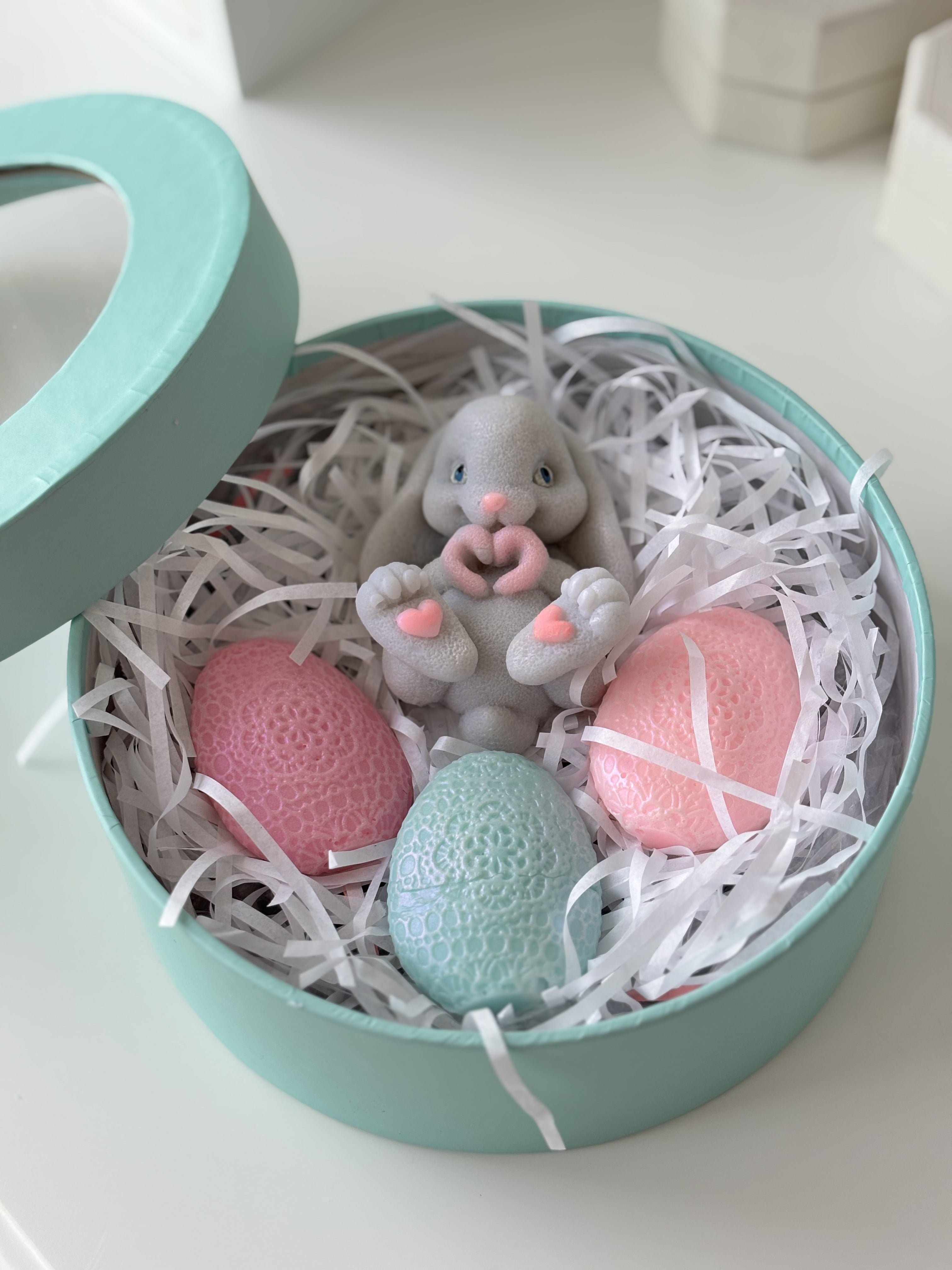 Hase mit Eier aus Seife im Box