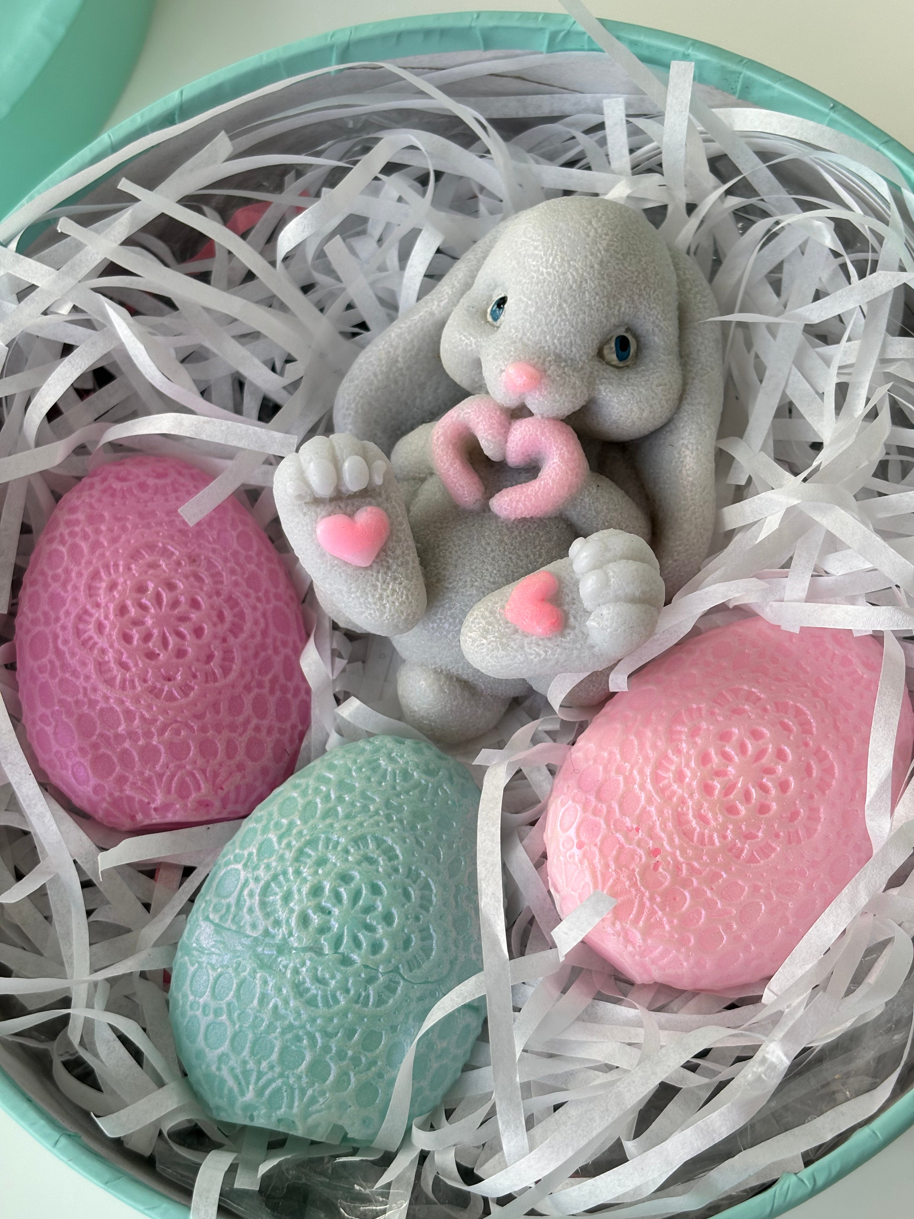 Hase mit Eier aus Seife im Box