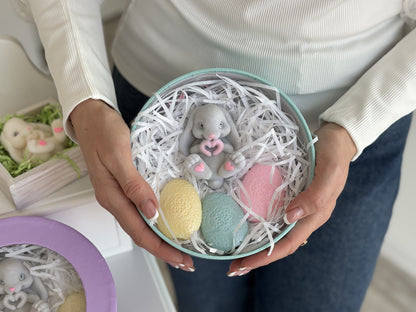 Hase mit Eier aus Seife im Box